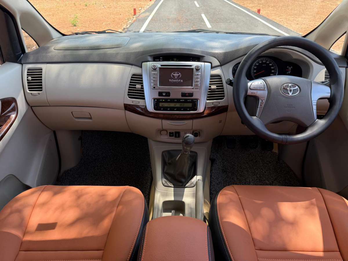 Toyota Innova - Image 2