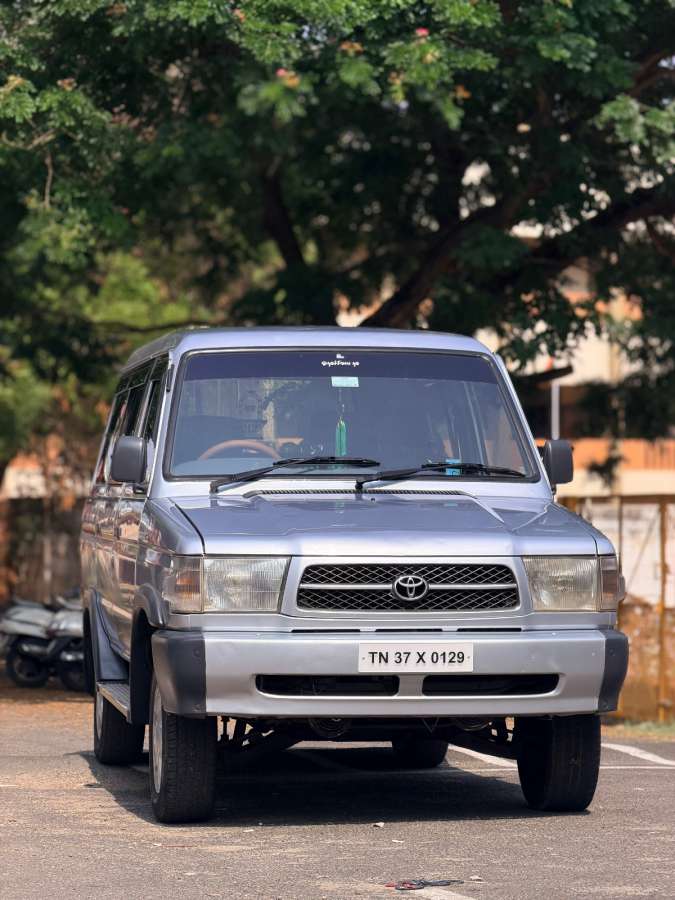 Toyota Qualis - Image 10