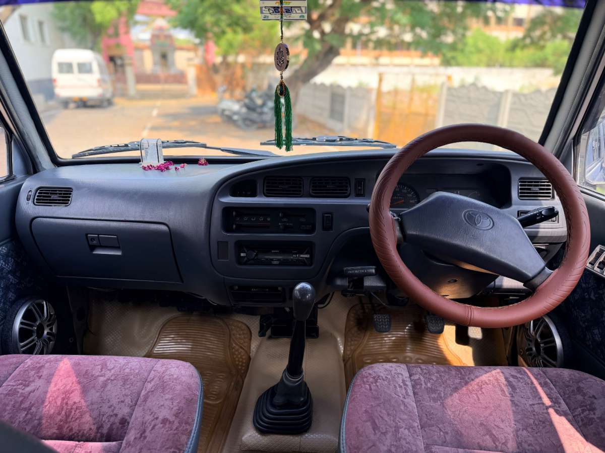 Toyota Qualis - Image 4