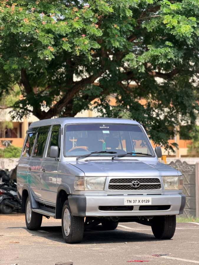 Toyota Qualis - Image 2