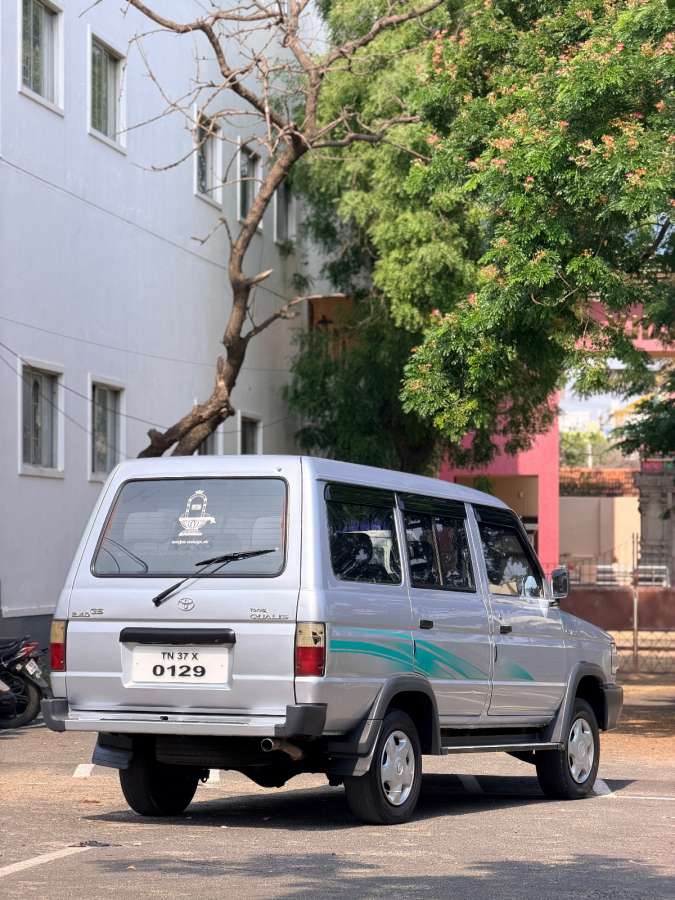 Toyota Qualis - Image 3