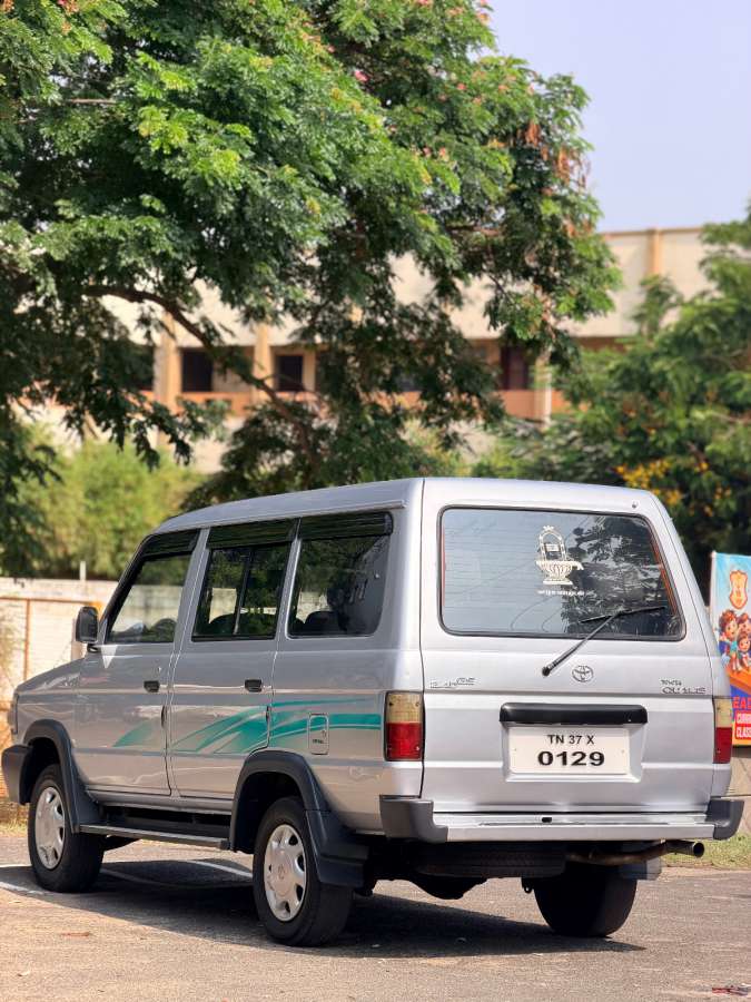 Toyota Qualis - Image 8