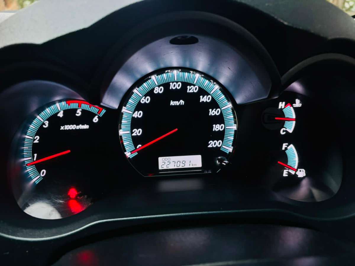 Toyota Fortuner - Image 2