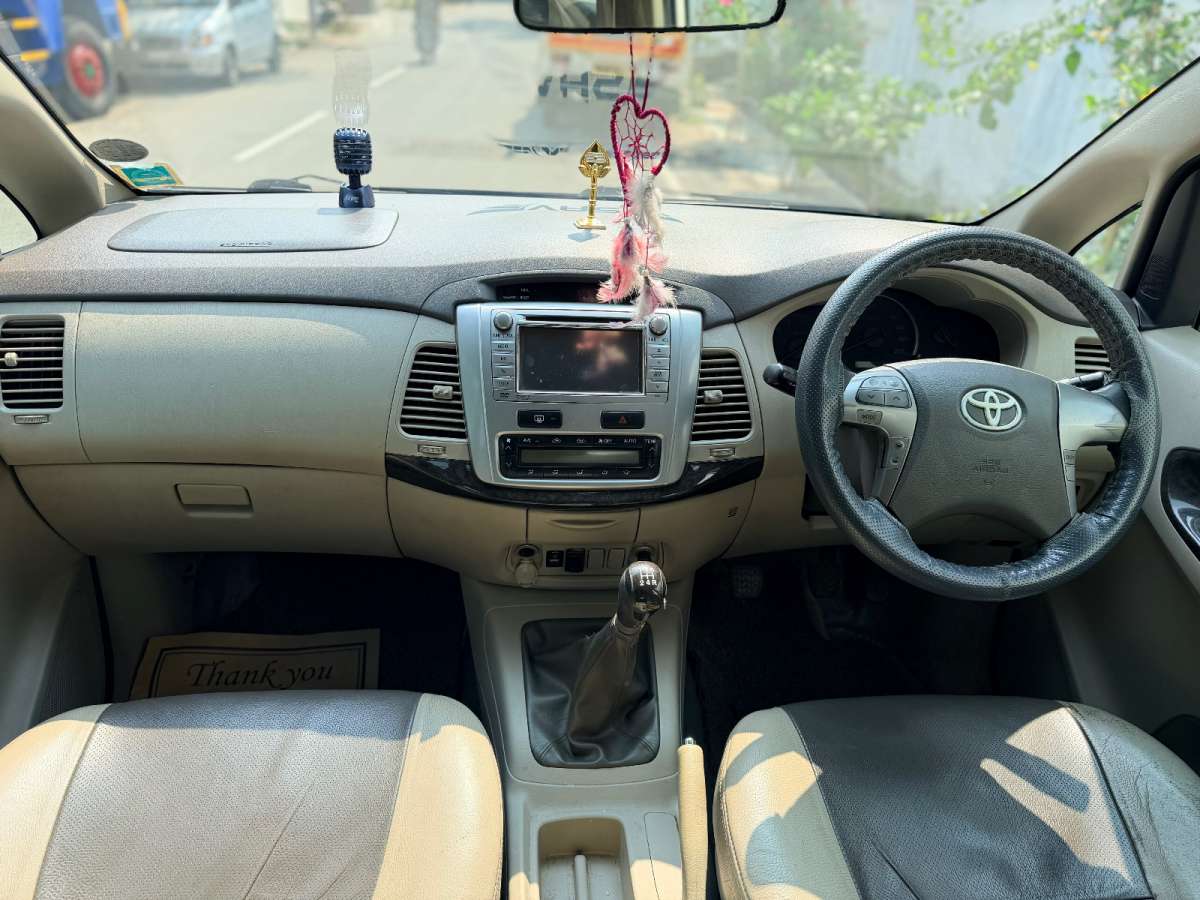 Toyota Innova - Image 4