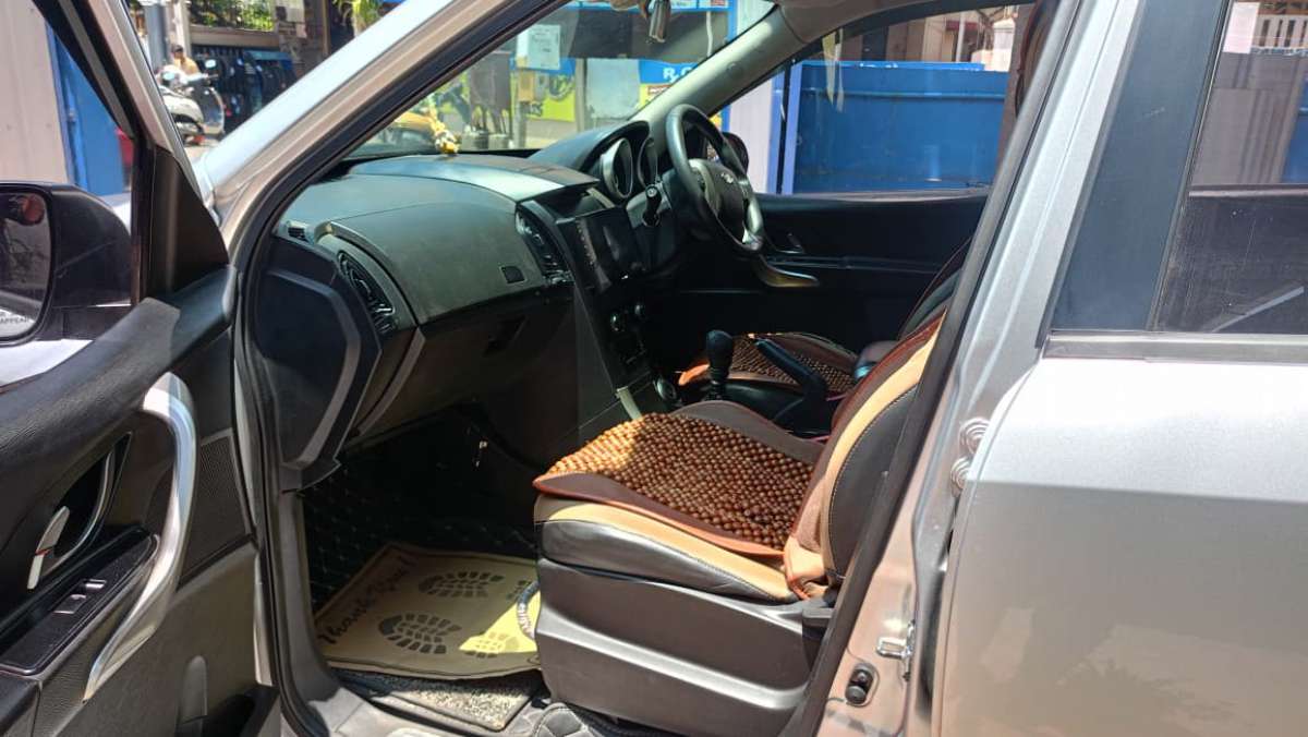 Mahindra XUV 500 - Image 9
