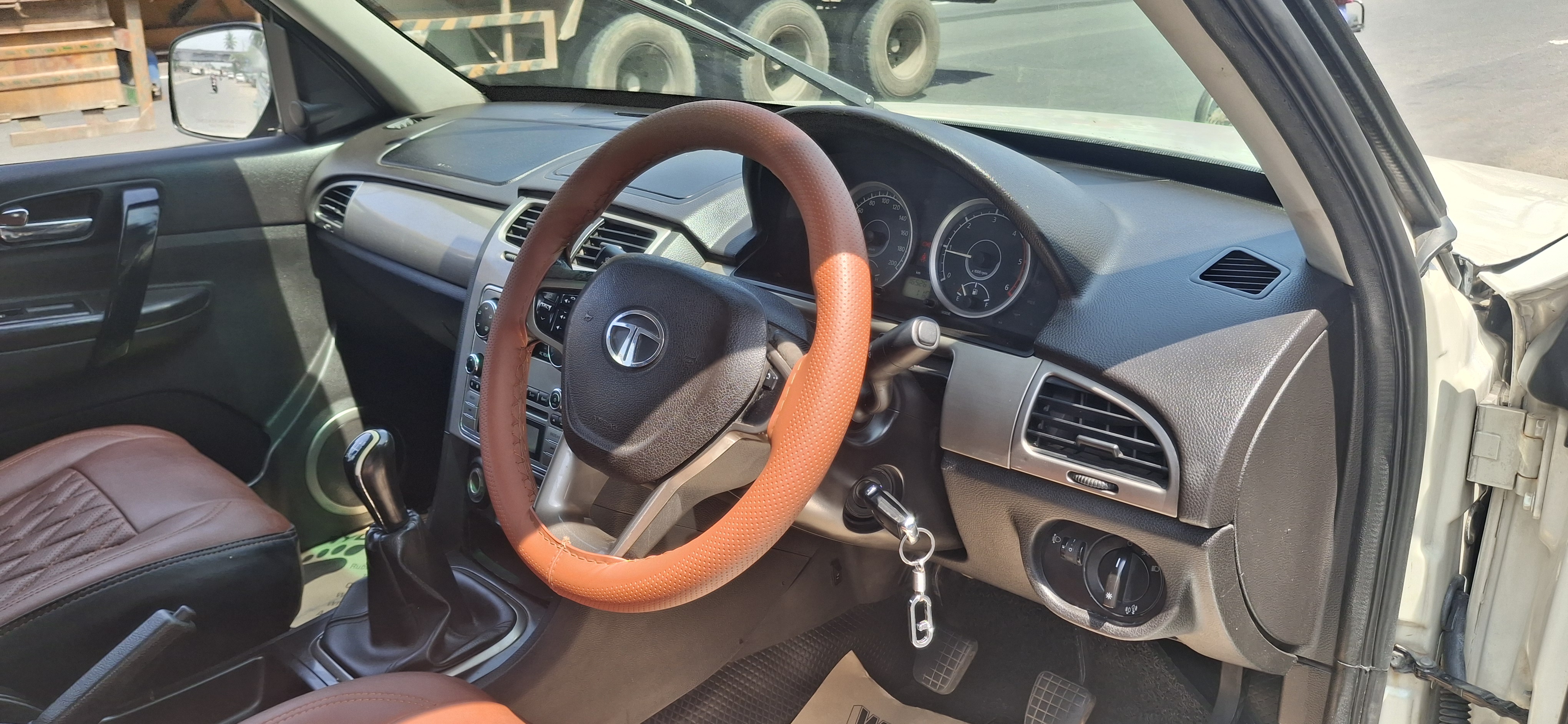 Tata Safari Storme - Image 11