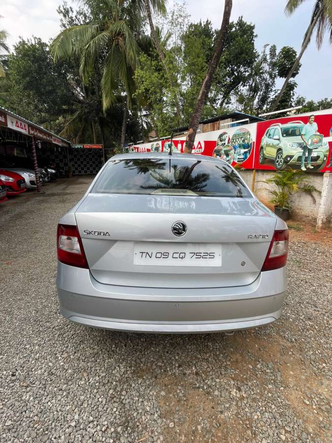 Skoda Rapid - Image 10