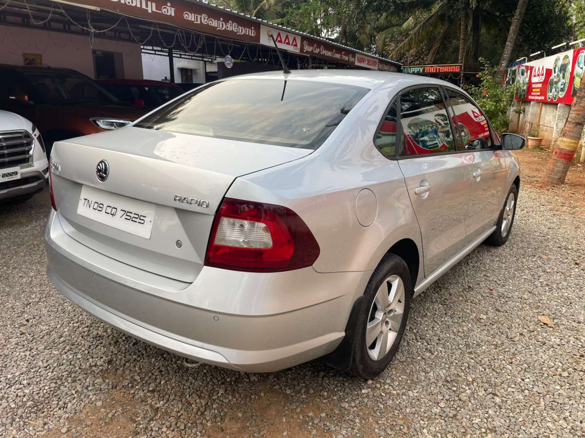 Skoda Rapid - Image 9