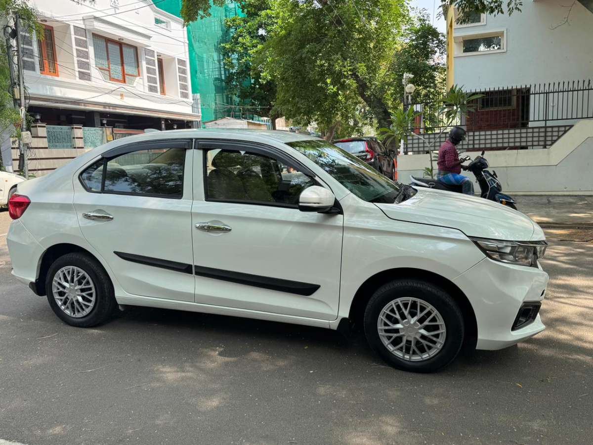 Honda Amaze - Image 2