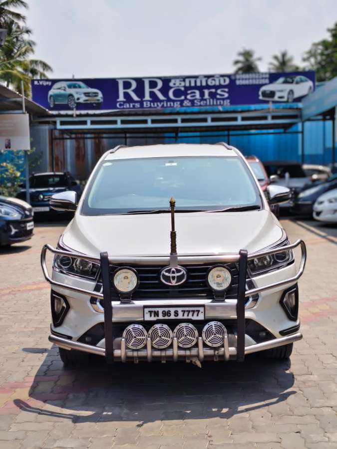 Toyota Innova Crysta 2.4z