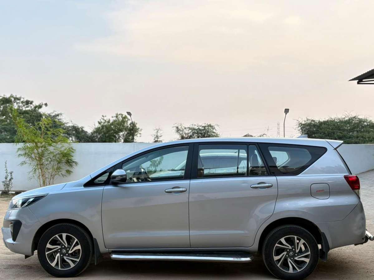 Toyota Innova Crysta - Image 2