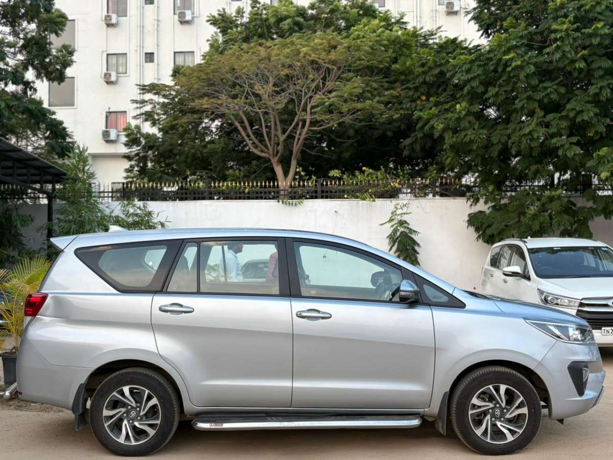 Toyota Innova Crysta - Image 3