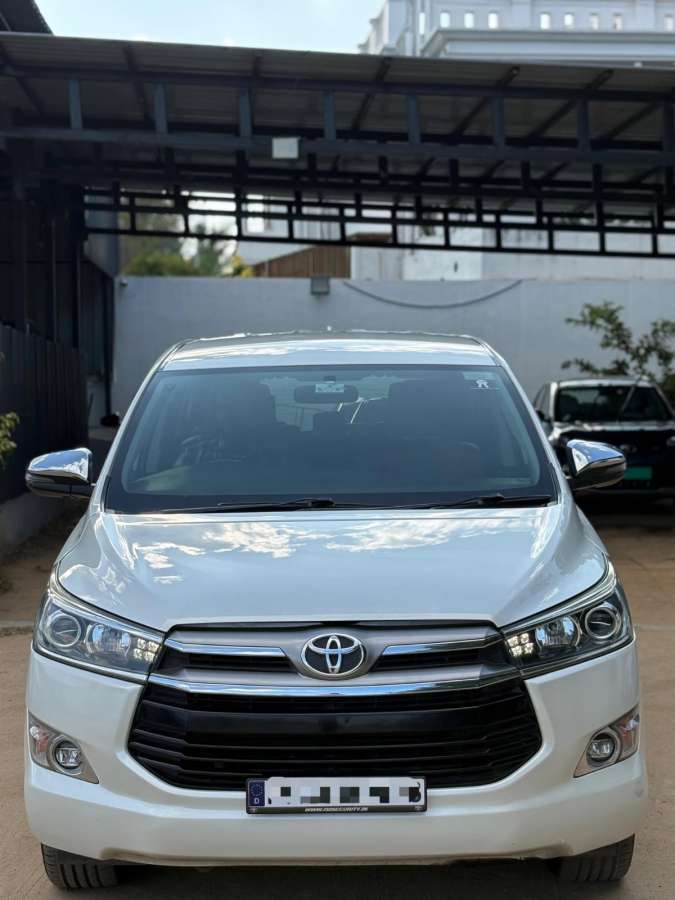 Toyota Innova Crysta 2.4 ZX 7 STR