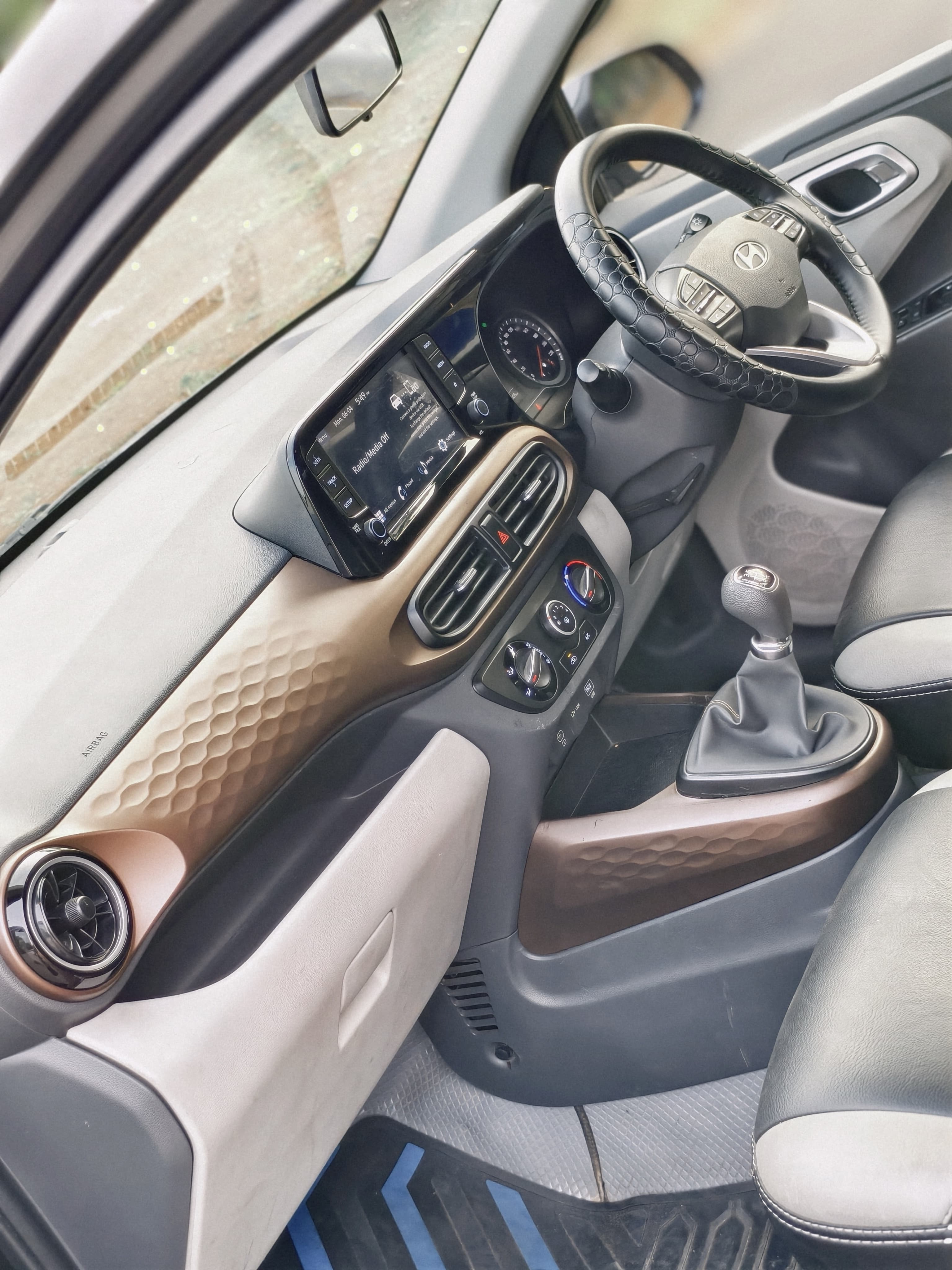 Hyundai Aura - Image 10