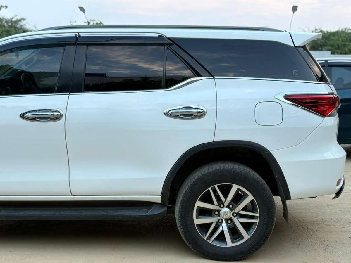 Toyota Fortuner - Image 3