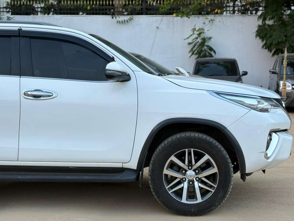 Toyota Fortuner - Image 7
