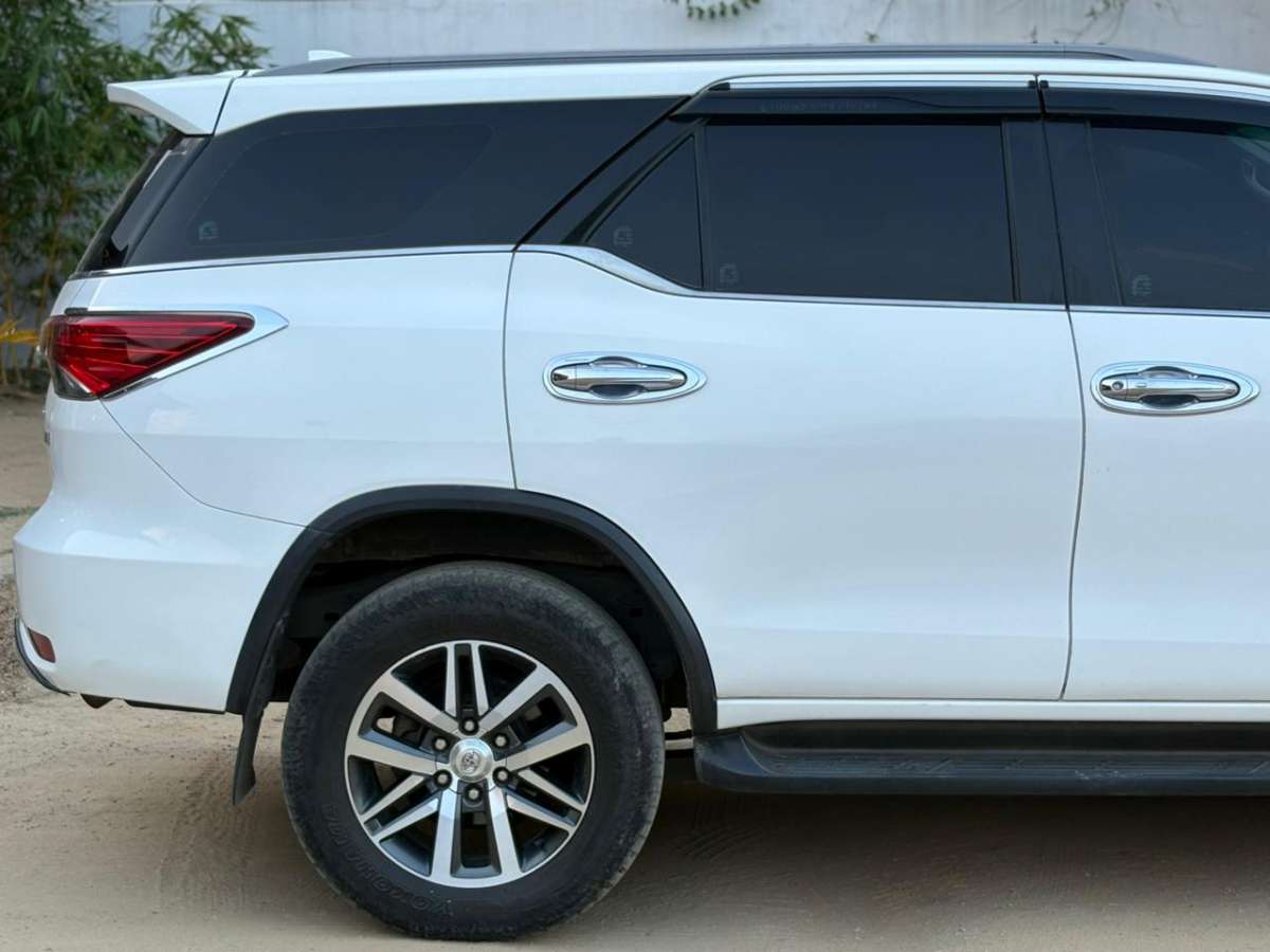 Toyota Fortuner - Image 6