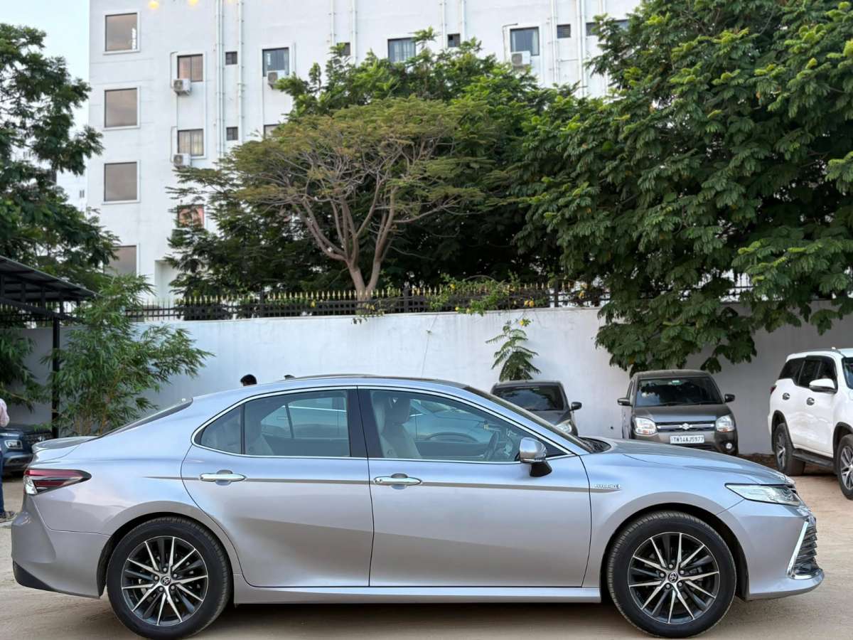 Toyota Camry - Image 3