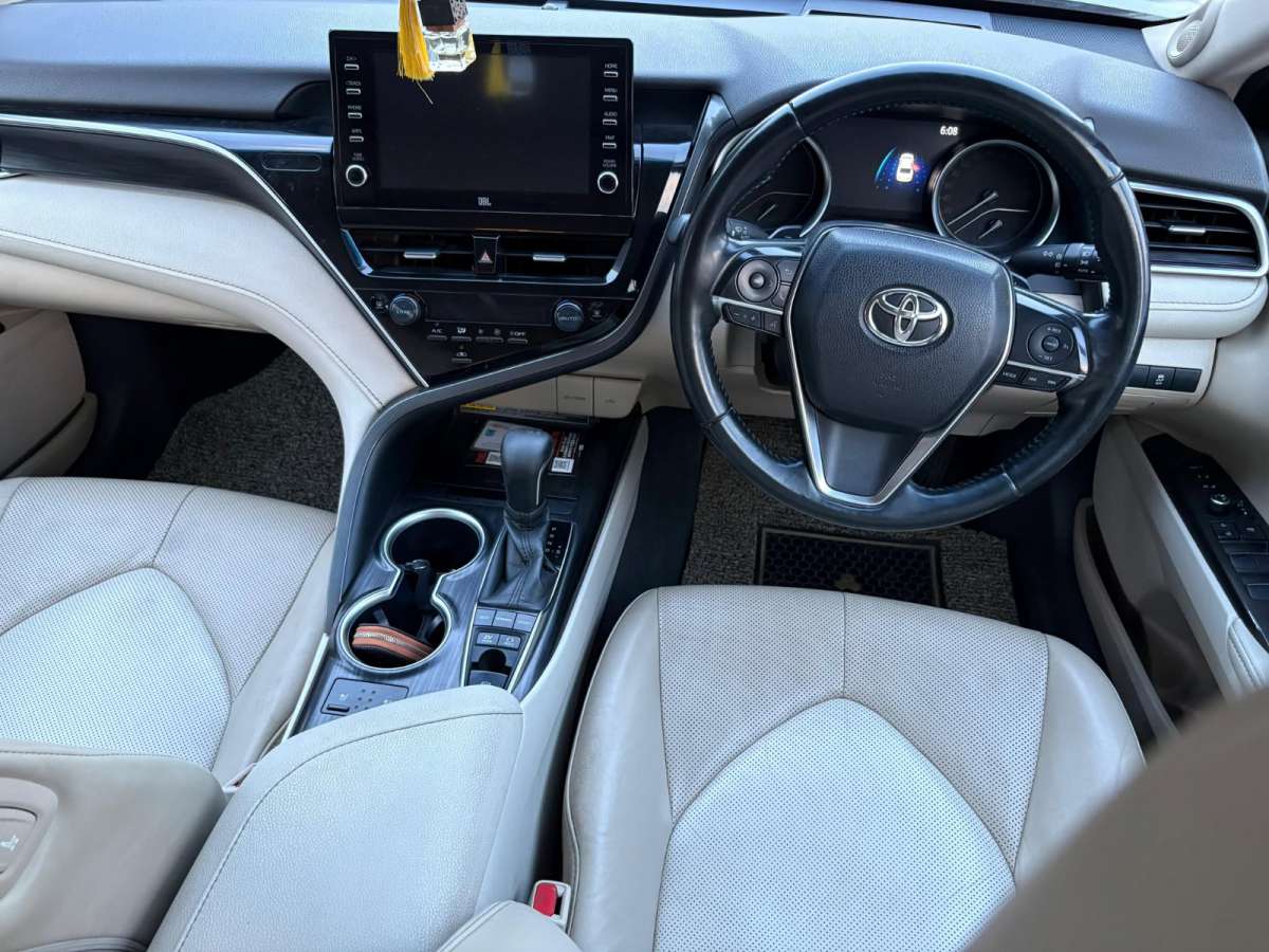 Toyota Camry - Image 8