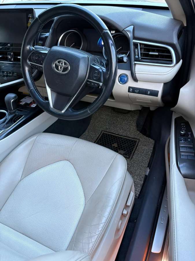 Toyota Camry - Image 7