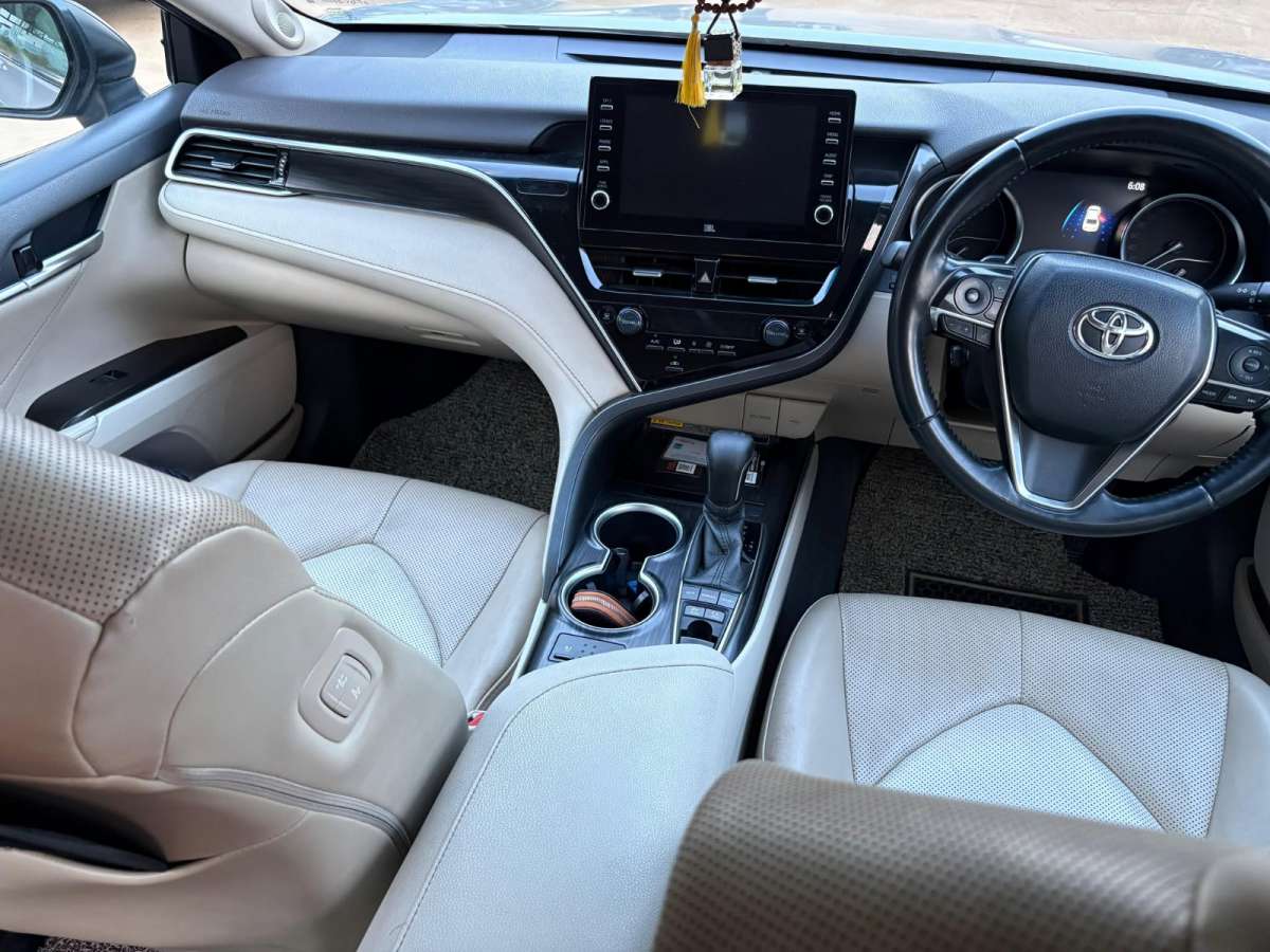 Toyota Camry - Image 9