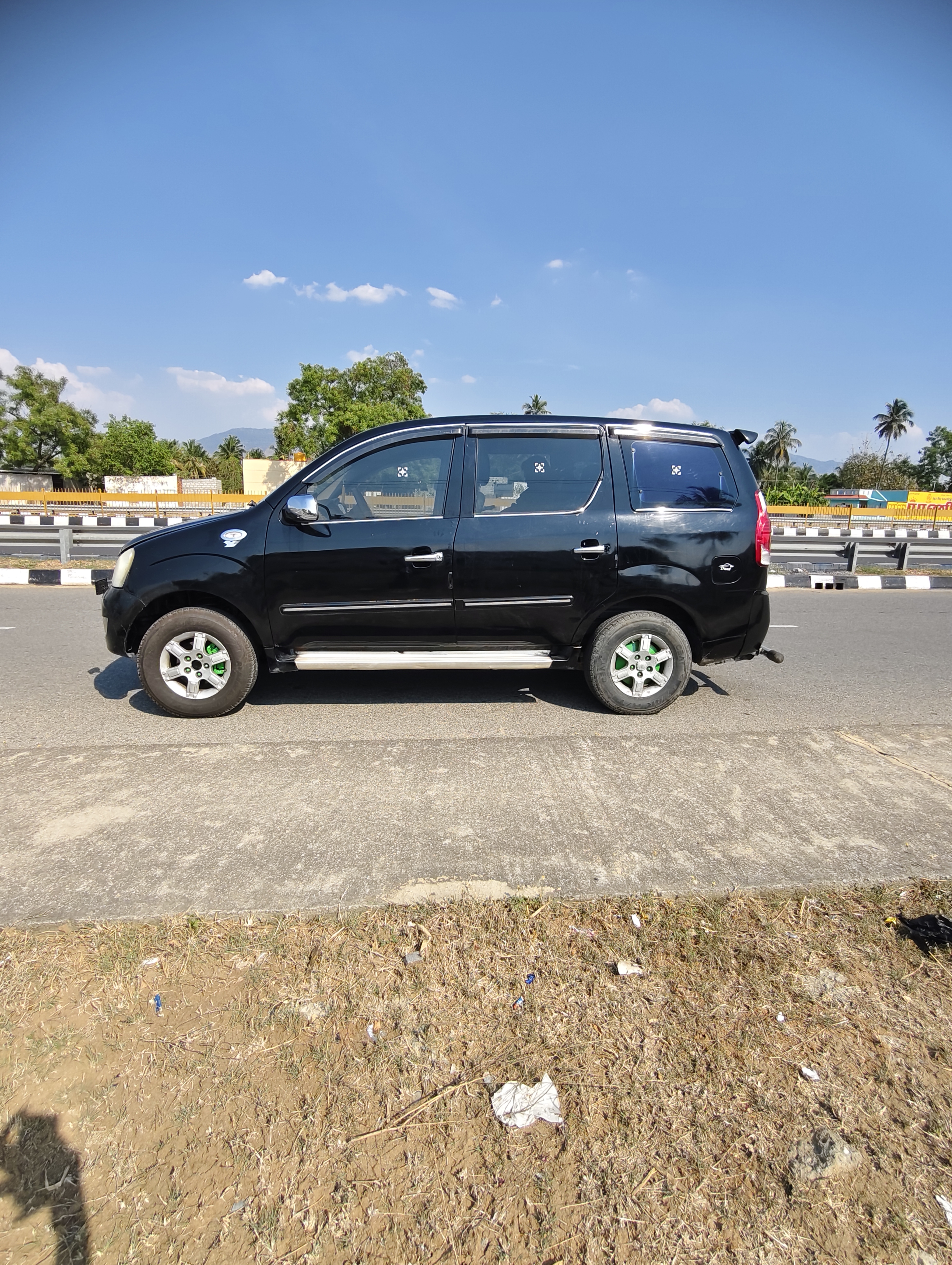 Mahindra Xylo - Image 2