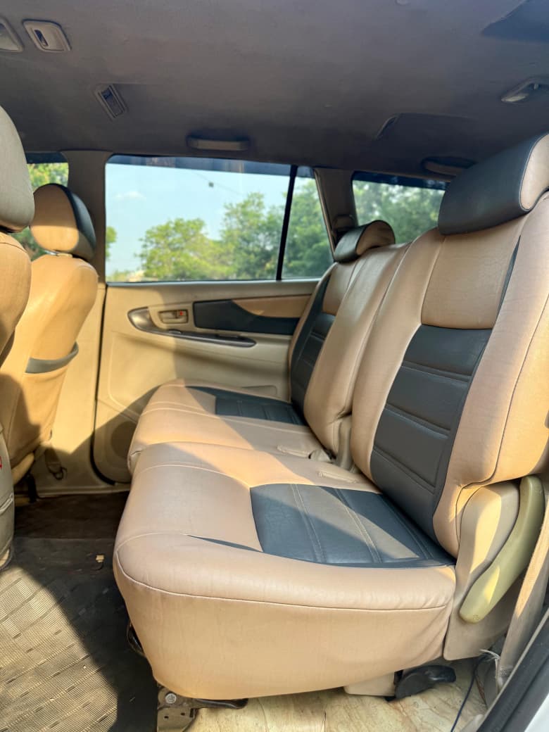 Toyota Innova - Image 8