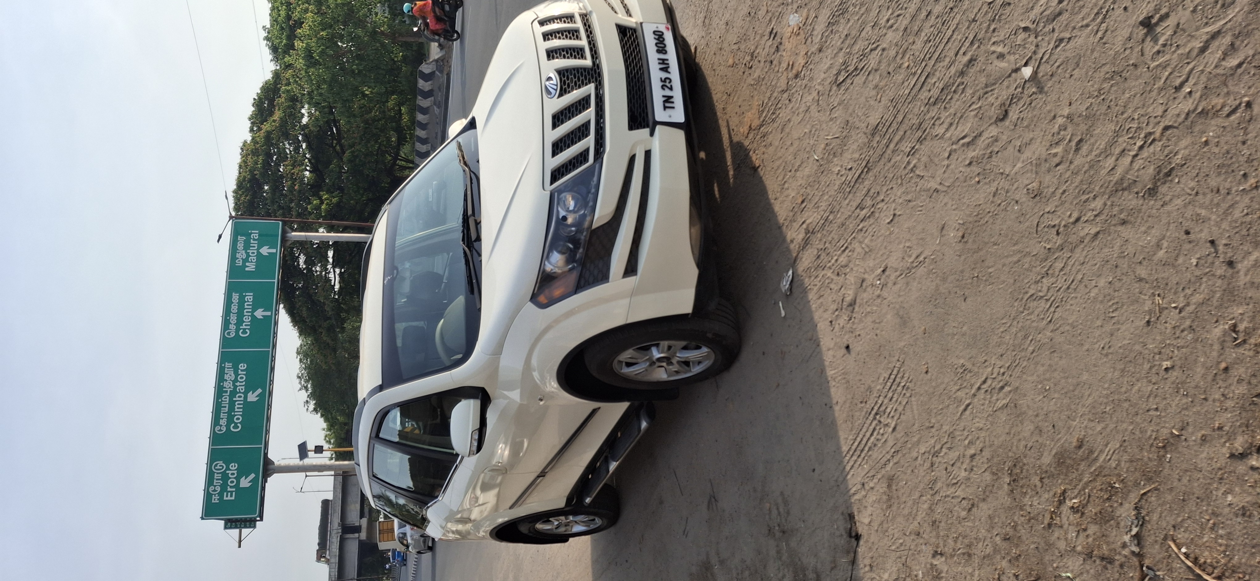 Mahindra XUV500 - Image 4