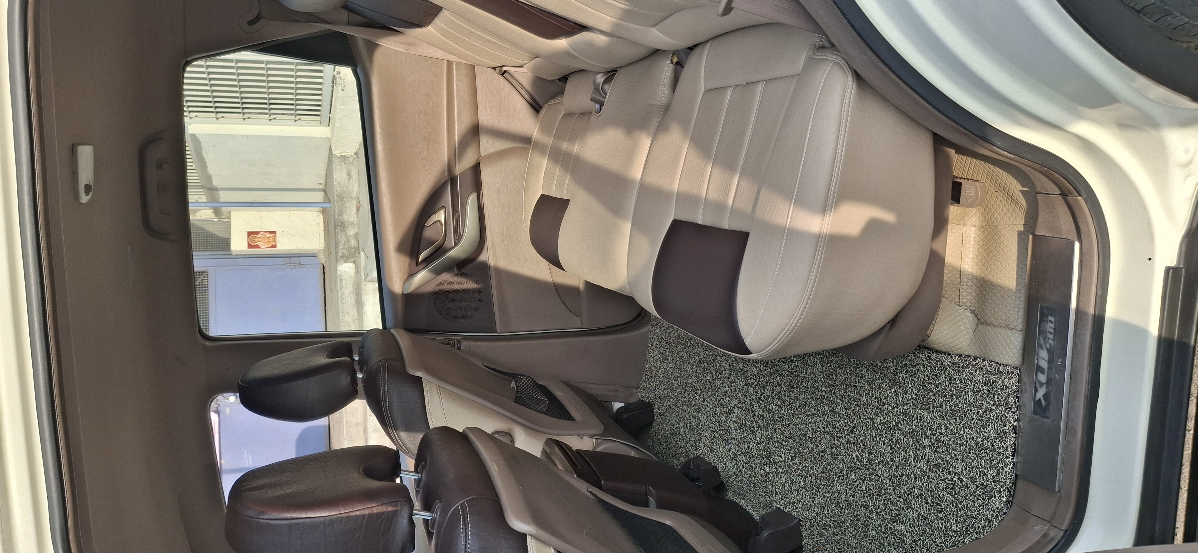 Mahindra XUV500 - Image 8