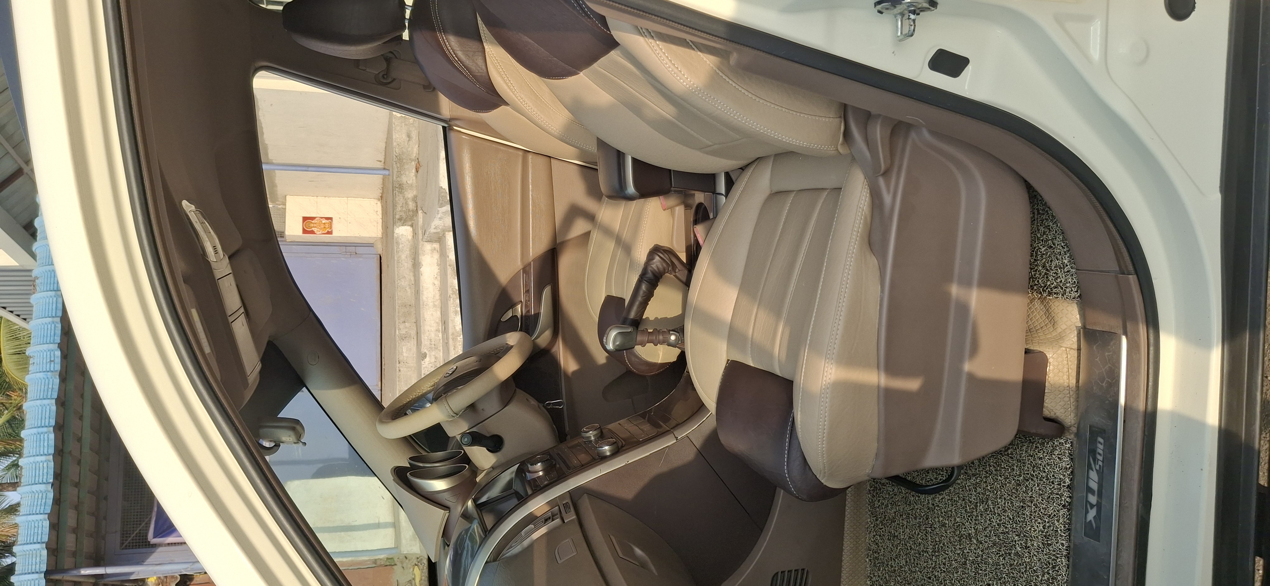 Mahindra XUV500 - Image 7