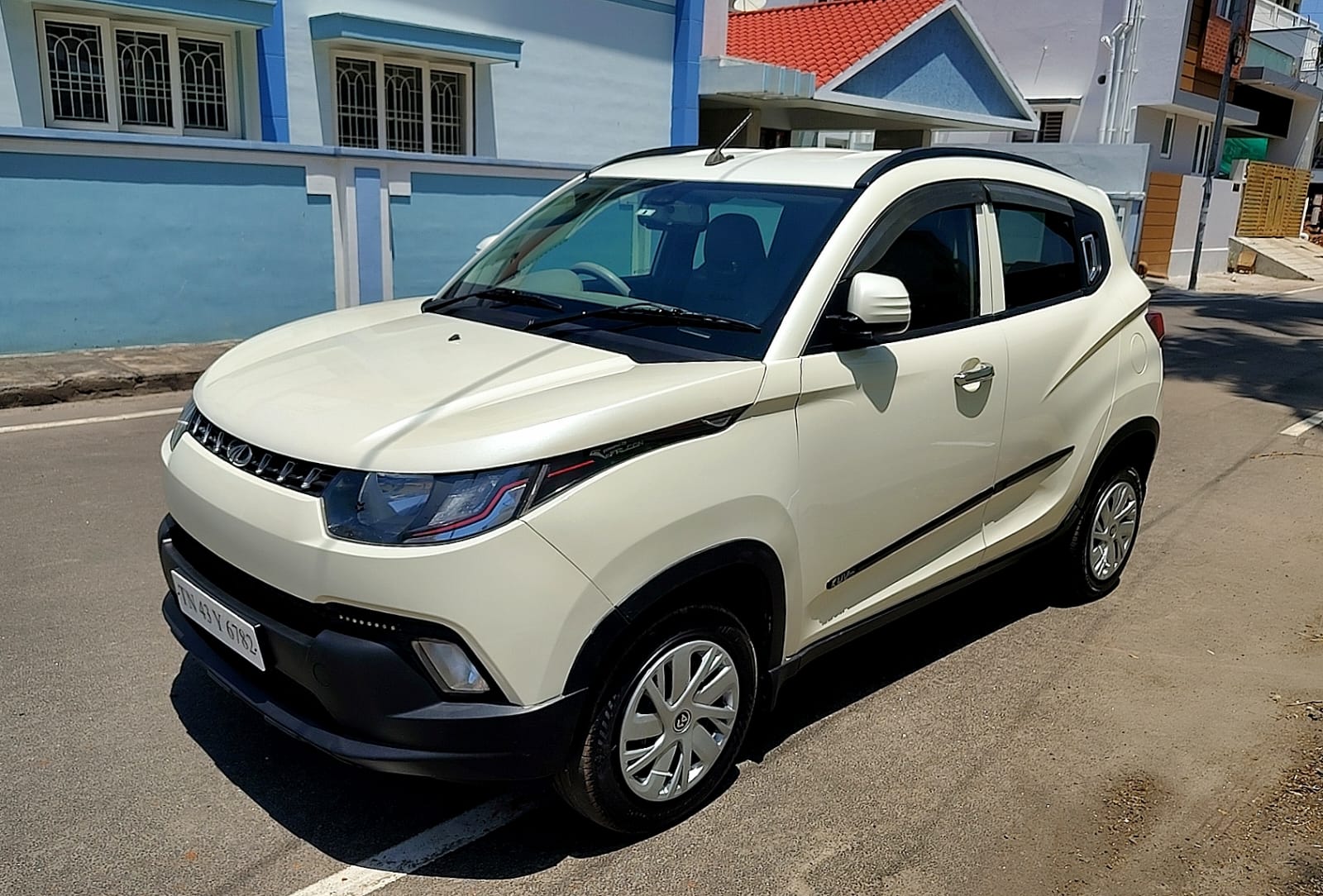 Mahindra KUV 100 - Image 2