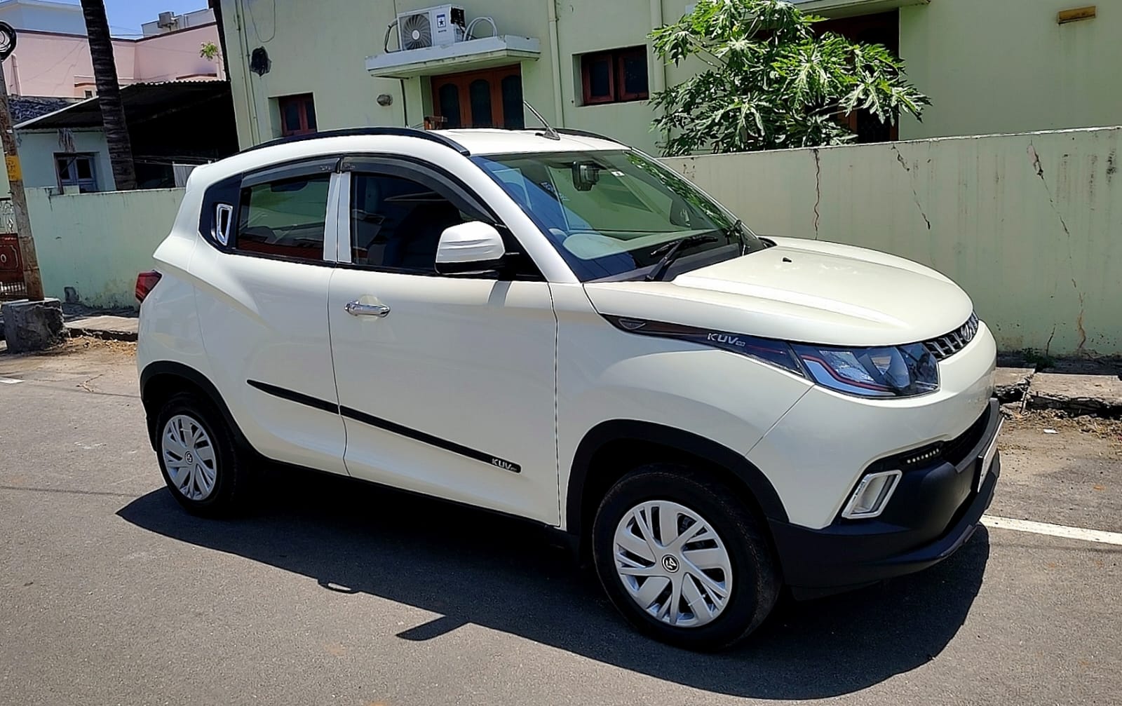 Mahindra KUV 100 - Image 4