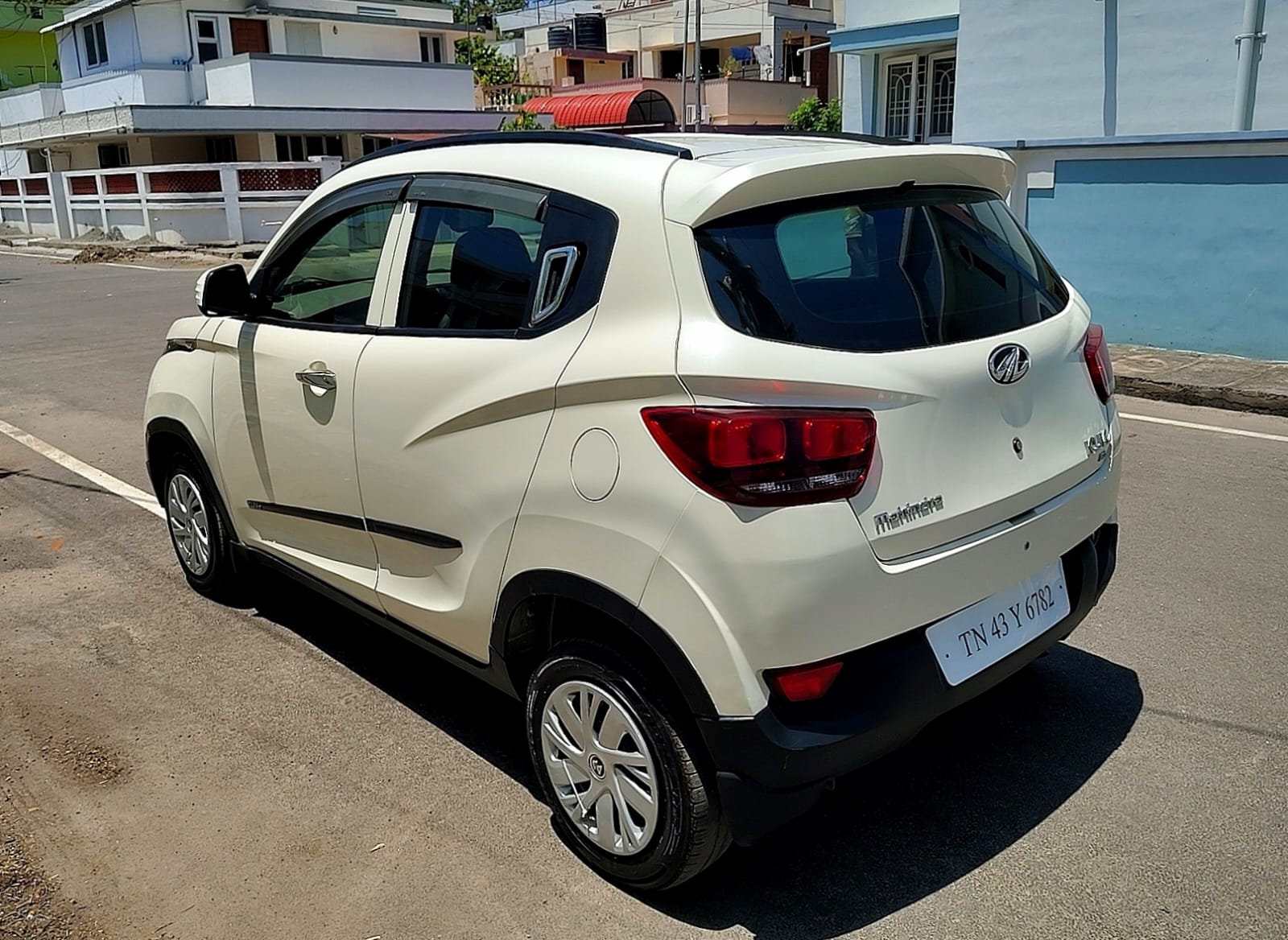 Mahindra KUV 100 - Image 5