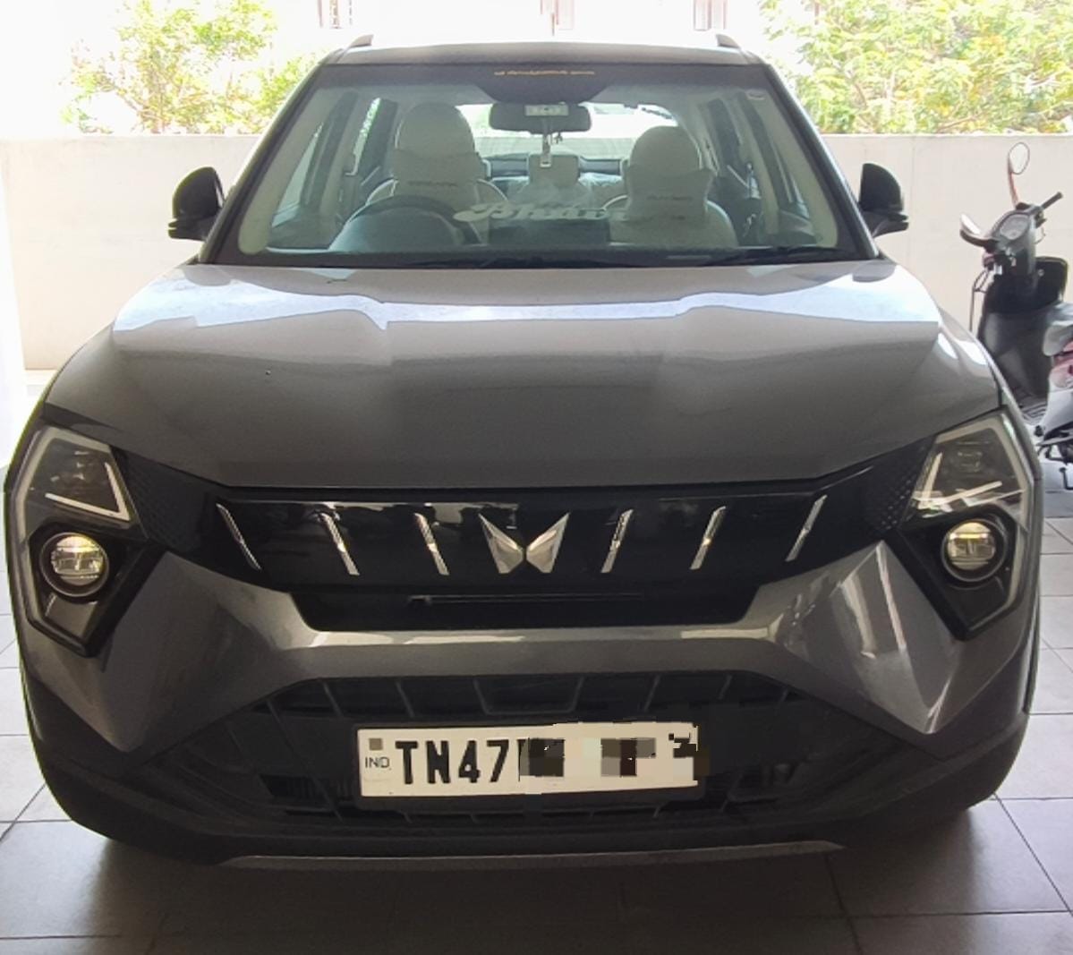 Mahindra XUV3XO AX7