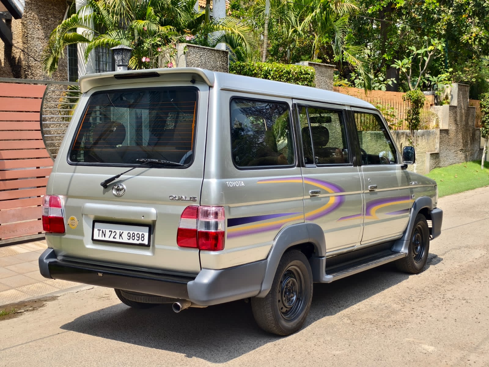 Toyota Qualis - Image 9