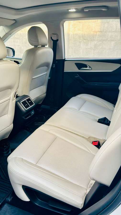 Mahindra XUV700 - Image 6