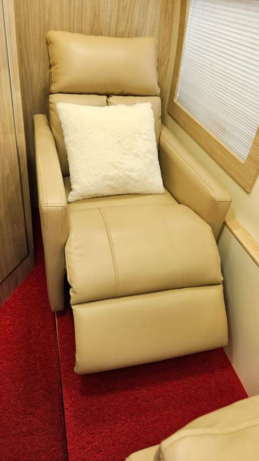 Force Tempo traveller - Image 14