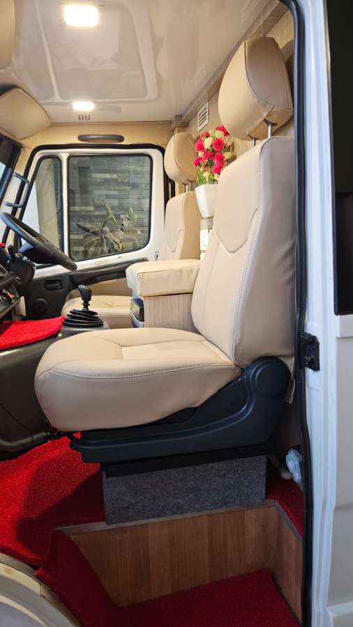 Force Tempo traveller - Image 1