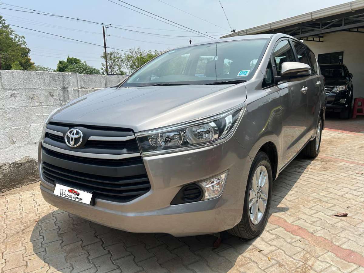 Toyota Innova - Image 3