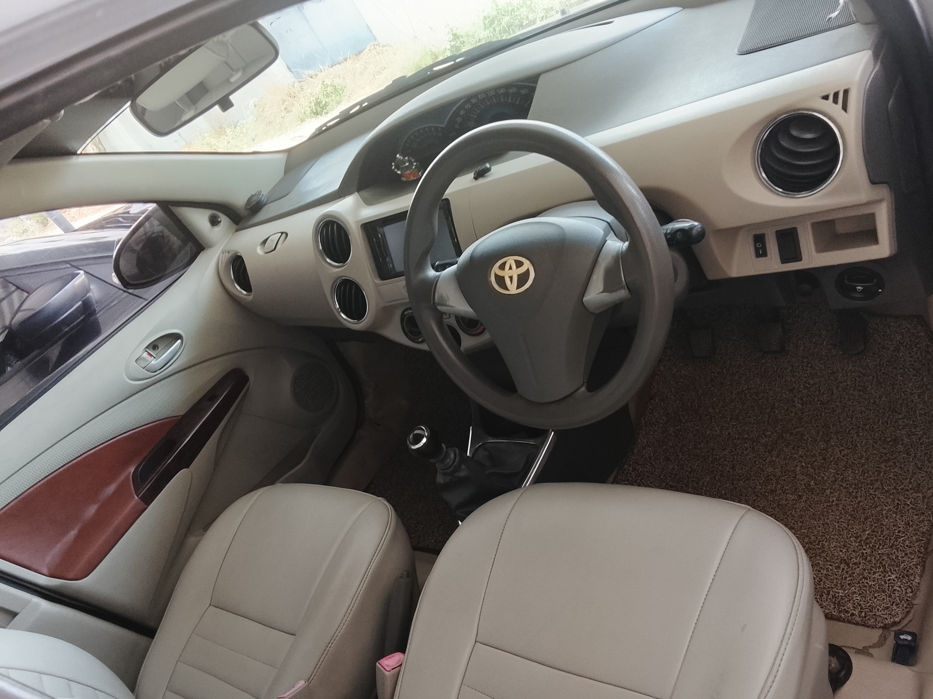 Toyota Etios Liva - Image 5