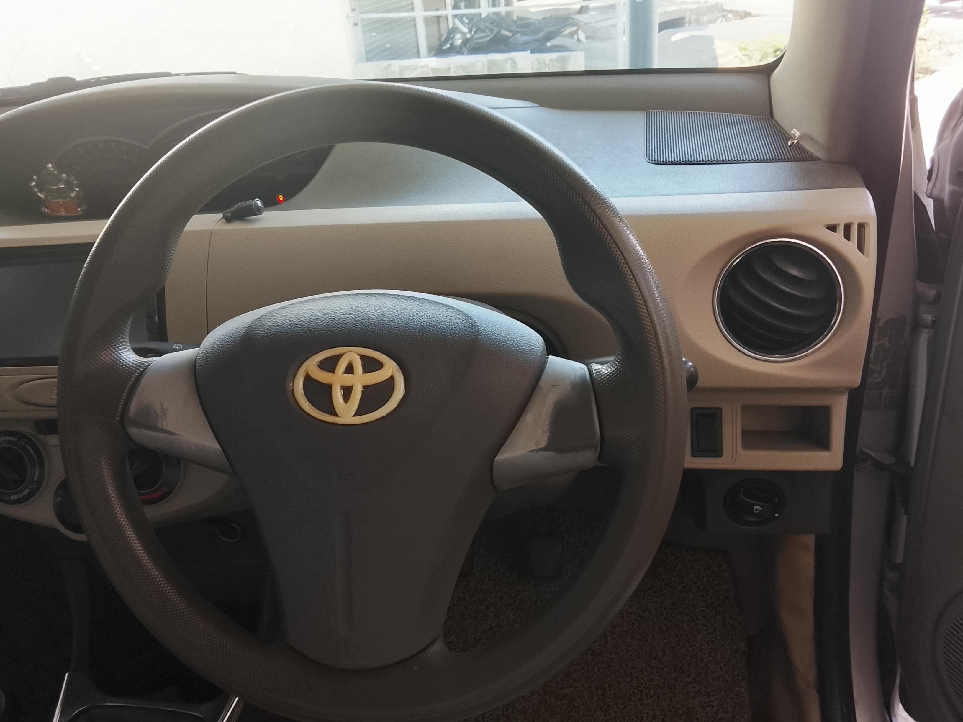 Toyota Etios Liva - Image 4