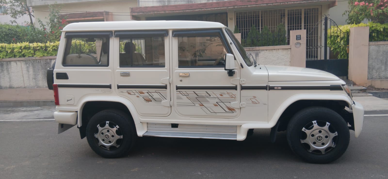 Mahindra Bolero - Image 6