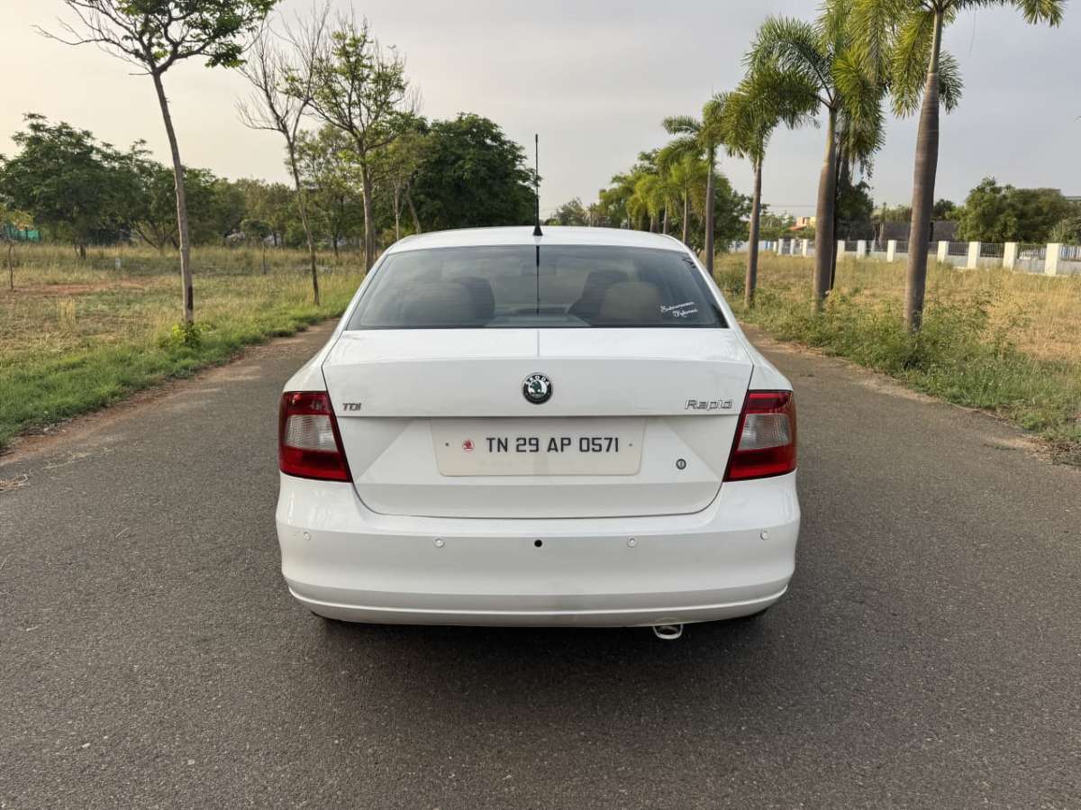 Skoda Rapid - Image 10
