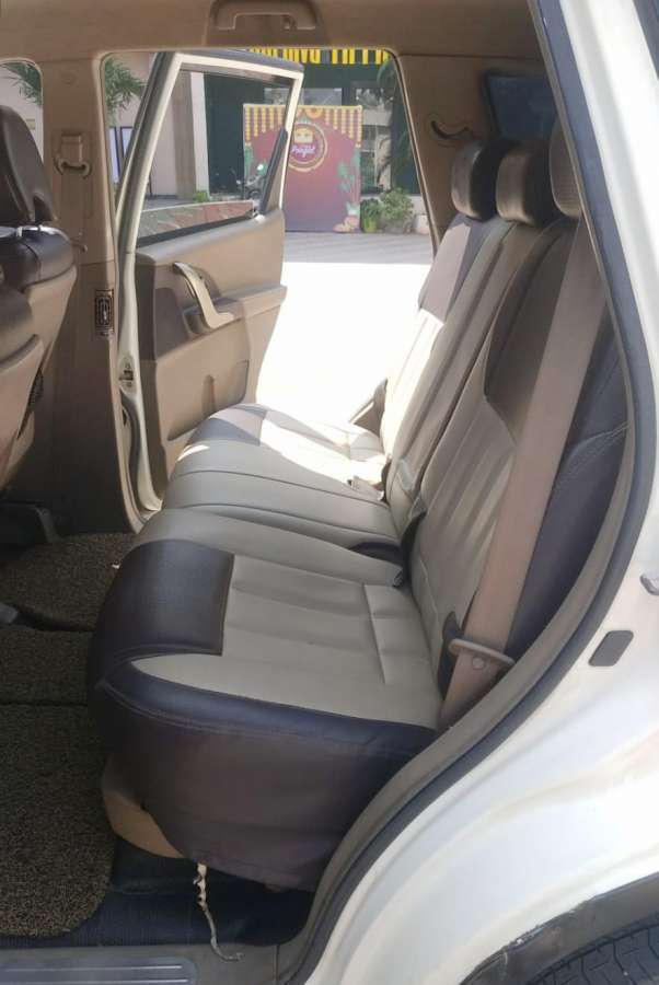 Mahindra XUV500 - Image 4