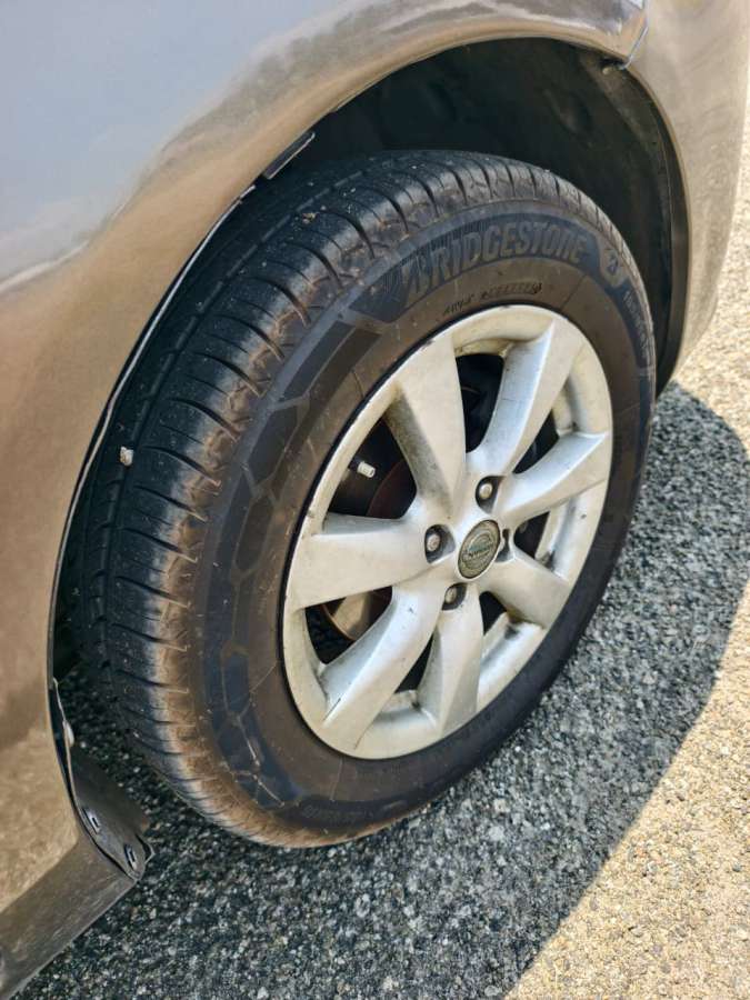 Nissan Sunny - Image 12