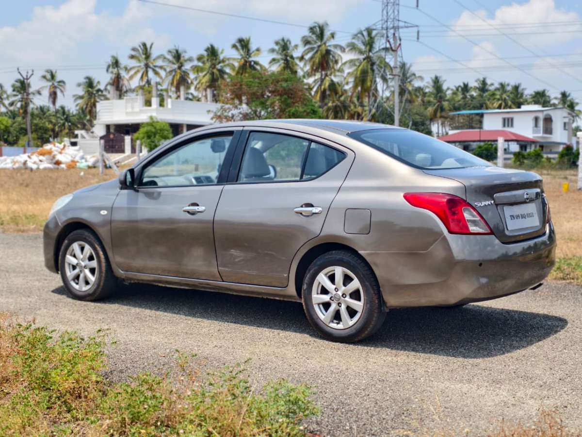 Nissan Sunny - Image 9