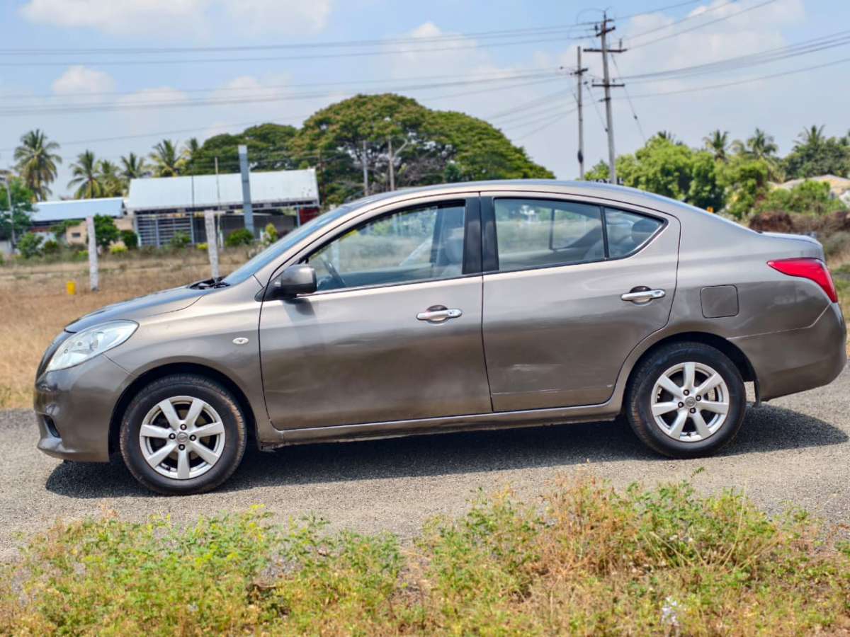 Nissan Sunny - Image 7