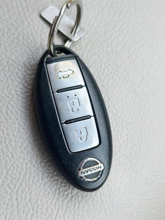 Nissan Sunny - Image 6