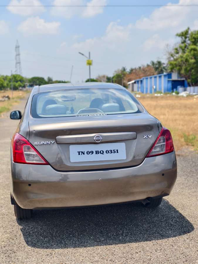 Nissan Sunny - Image 5