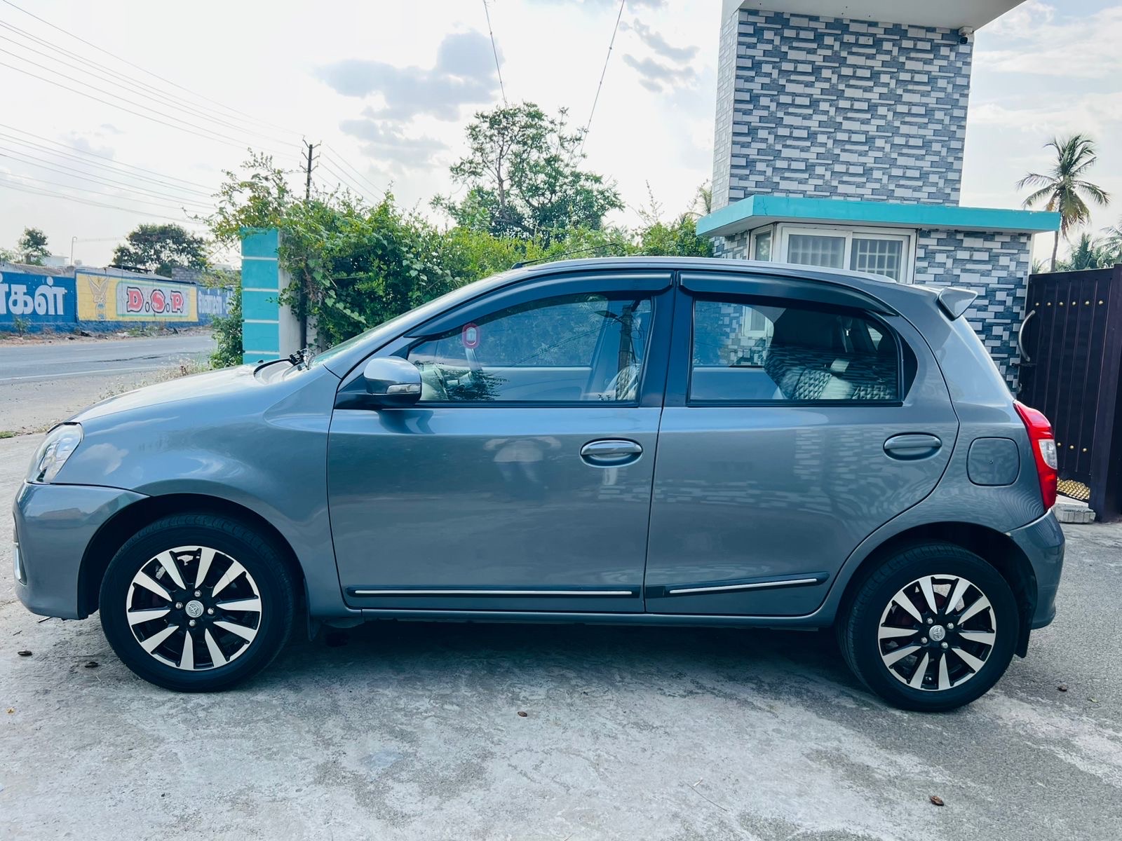 Toyota Etios Liva - Image 3